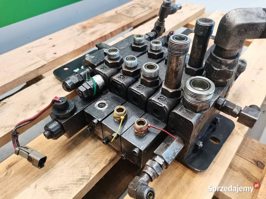 Rozdzielacz hydrauliczny HUSCO CAT TH 62 wielkopolskie Wilkowo