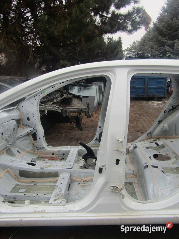 PRÓG SŁUPEK LEWY LEWA BOK NISSAN MICRA K14 sprzedam