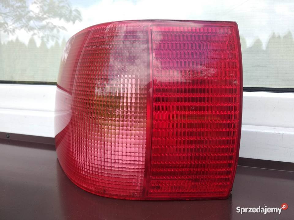 Audi 80 B4 sedan lampa tył tylna lewa w błotnik Sieradz