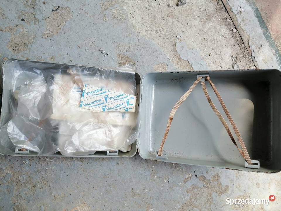 Apteczka samochodowa metalowa PRL Chorzów