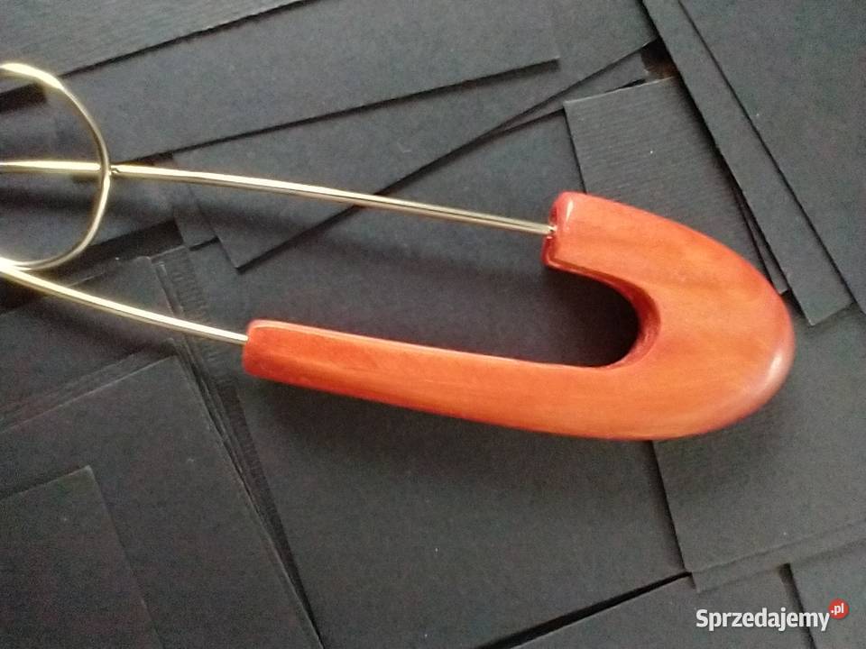 Czerwona nowoczesna agrafka drewno rękodzieło Łódź