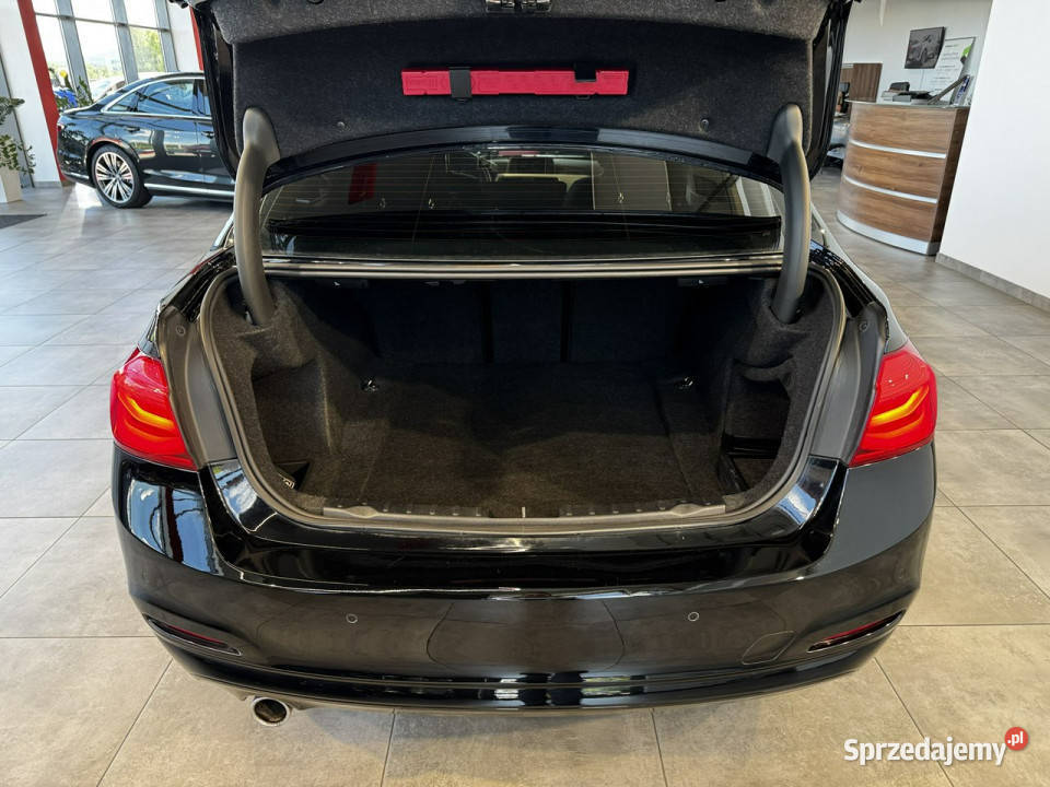 BMW 318 i Limousine 15T 136 automat 2018 r salon gniazdo USB