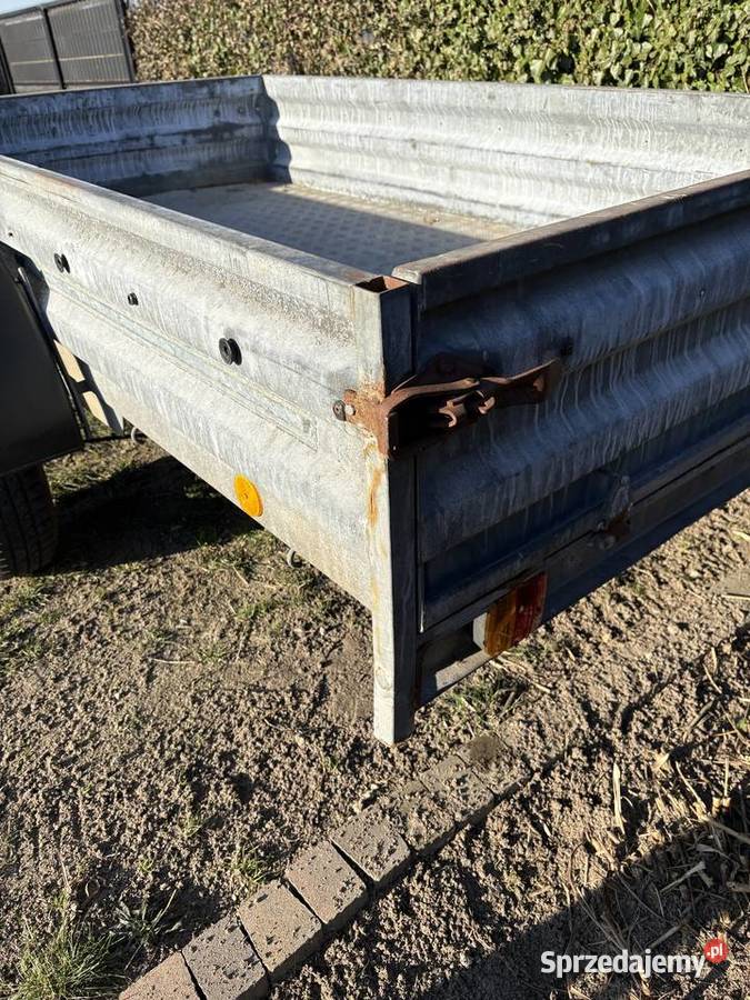 Przyczepa samochodowa