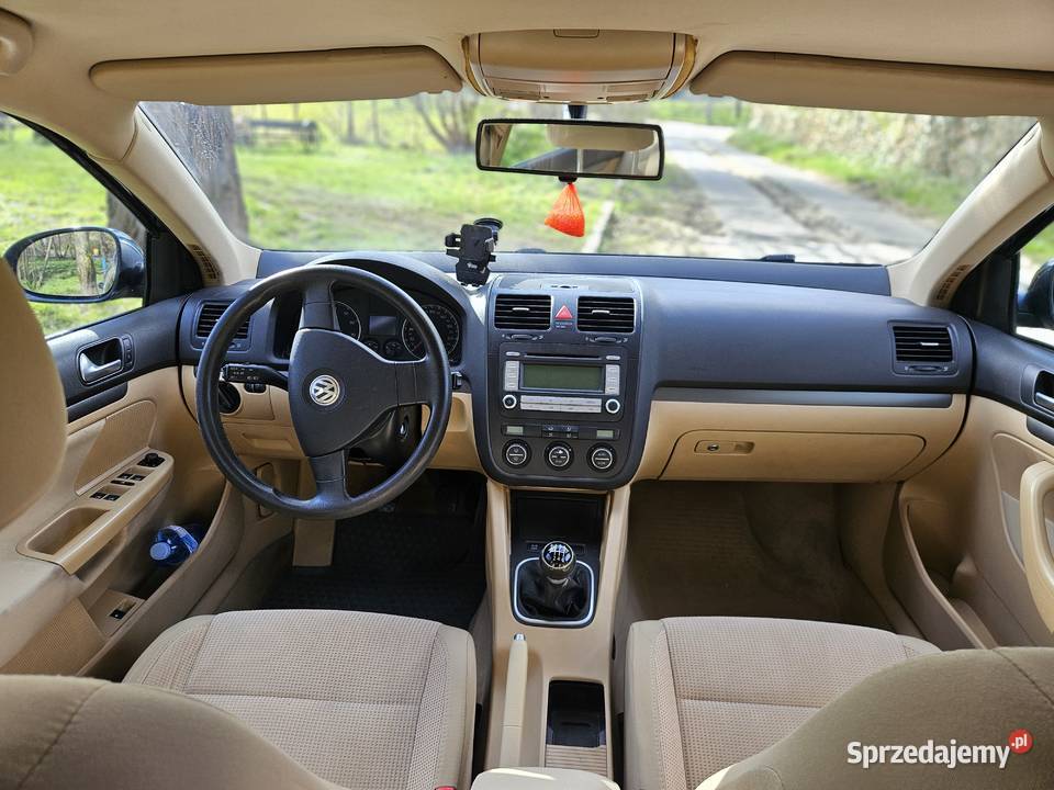 VW Jetta salonowy