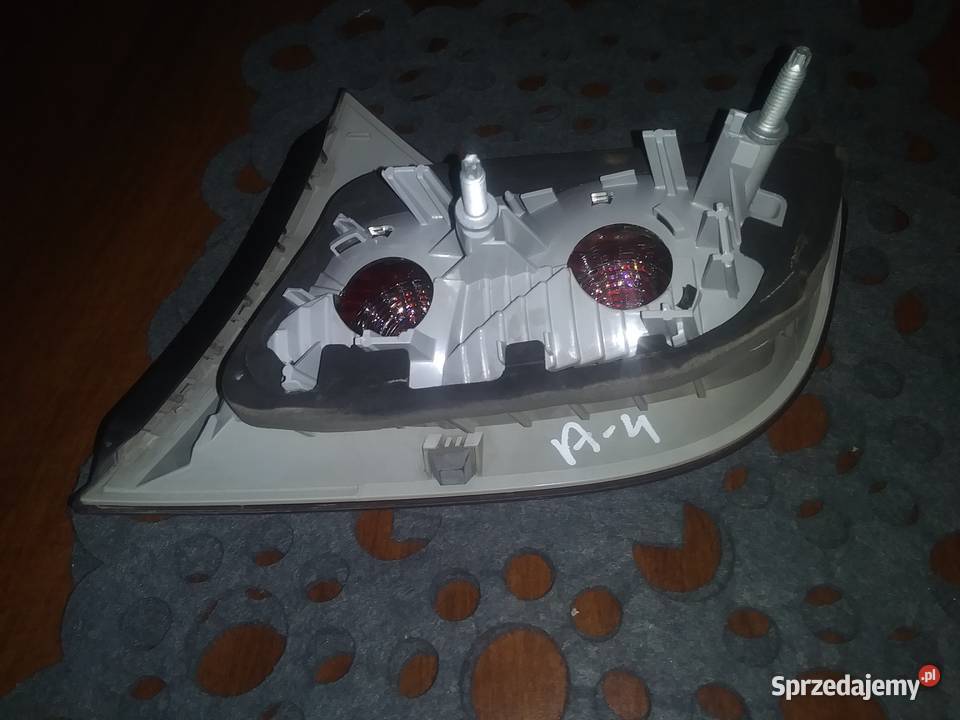 A4 B7 Lampa tylna w klape avant