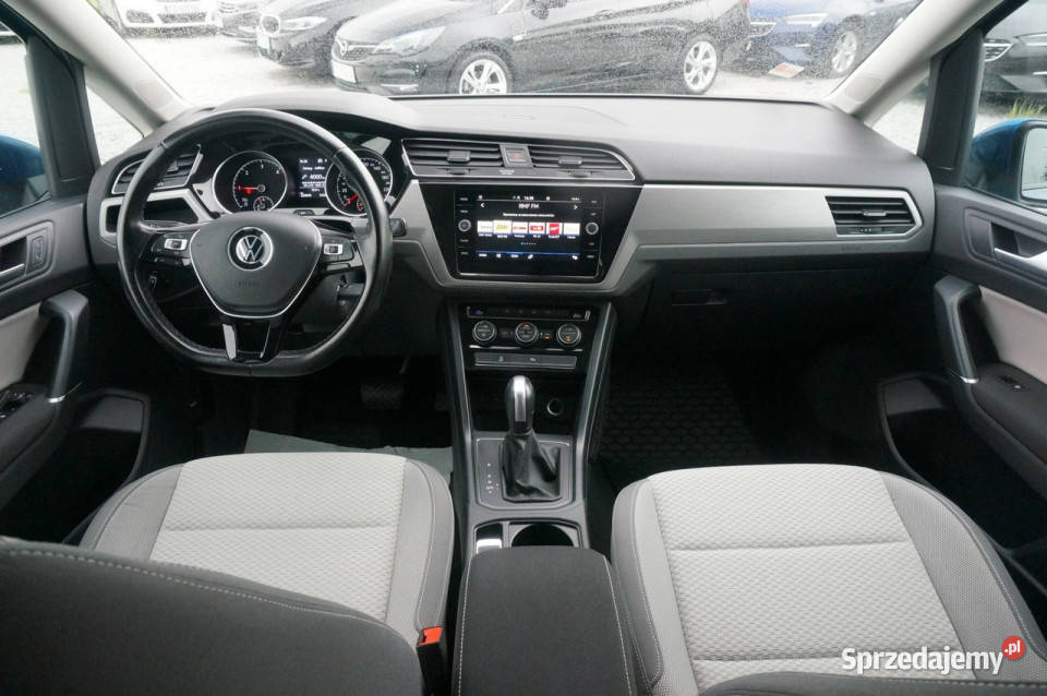 Volkswagen Touran 20 TDI150 DSG Comfortline Rok produkcji 2022 Poznań sprzedam