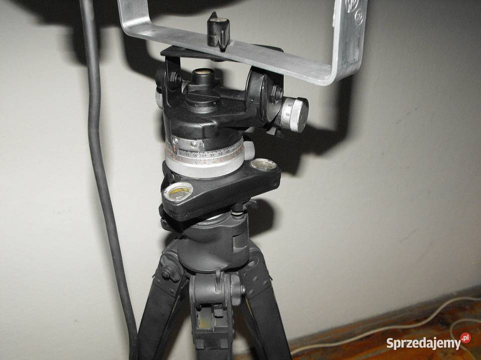 Lampa na trójnogu do wnętrz industrialnych do Skierniewice