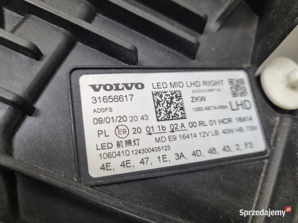 Volvo XC60 II LIFT 21 PRZEDNIA LAMPA PRAWA prawy Chełm