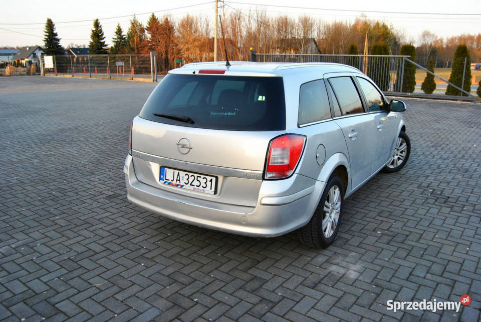 Opel Astra Zarejestrowany ważne opłaty Rok produkcji 2011 Modliborzyce