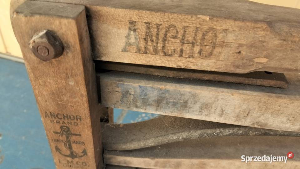 Stara zabytkowa wyżymaczka retro maglownica