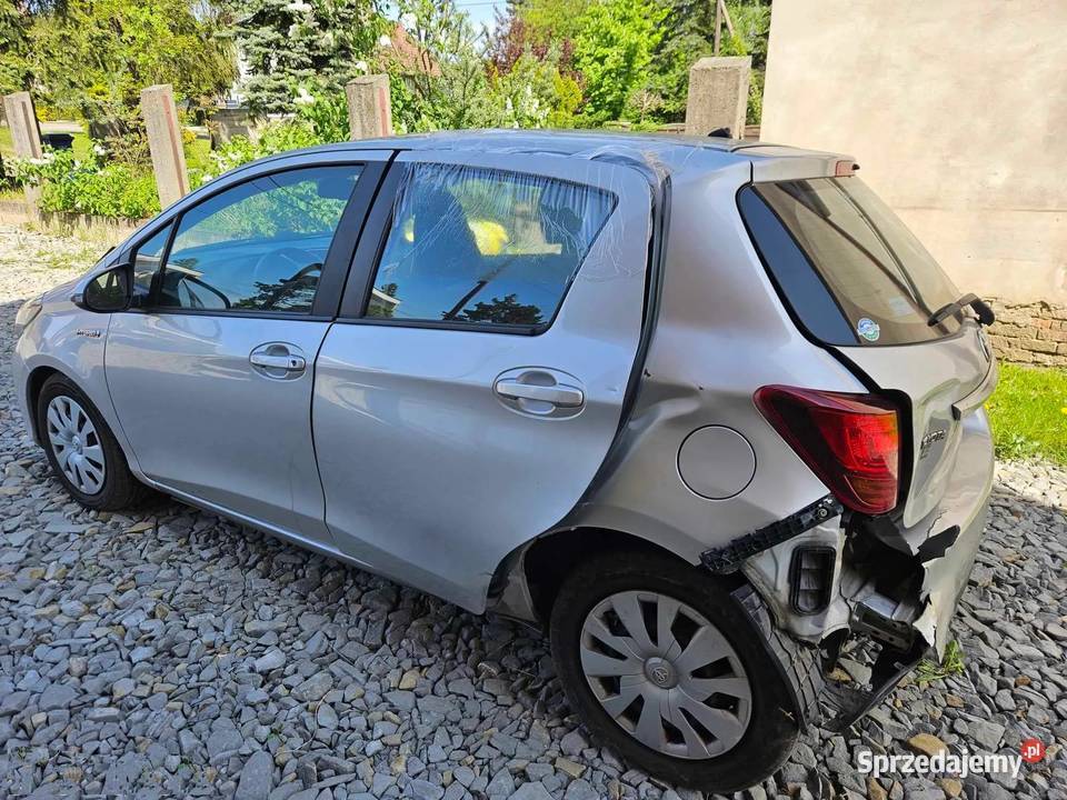 2017 TOYOTA YARIS 1.5 HYBRYDA - automat USZKODZONY TYŁ