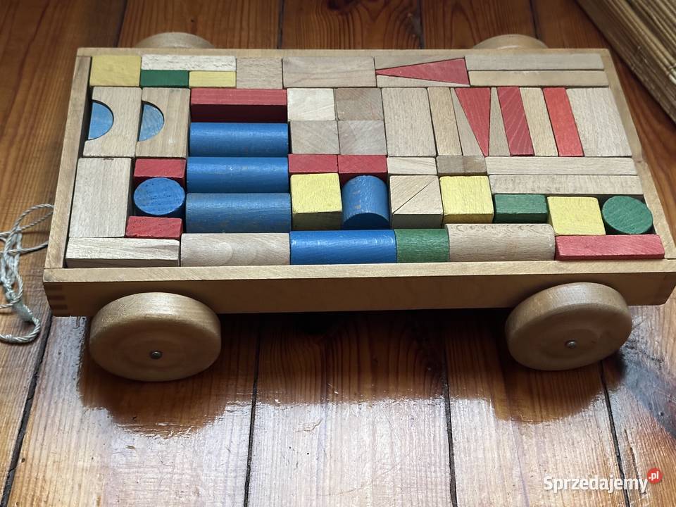 Klocki drewniane na platformie ze sznurkiem Łęczyca