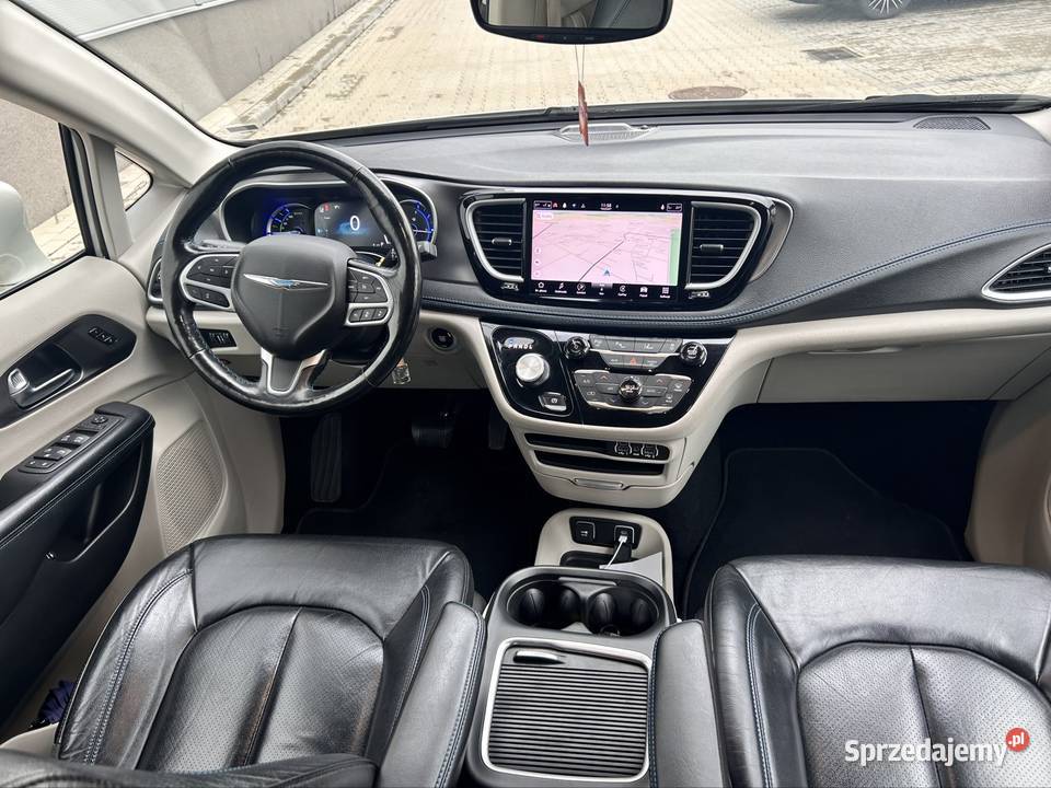Chrysler Pacifica Hybryda garażowany