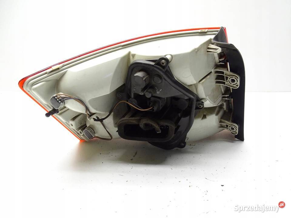 LAMPA PRAWA PRAWY TYŁ TYLNA W BŁOTNIK SKODA Błotniki