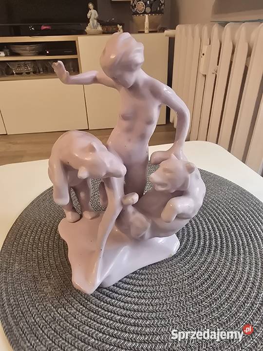Figurka porcelanowa kobieta z niedźwiedziami wielkopolskie Poznań