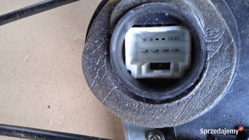 COROLLA VERSO II ZAMEK DRZWI TYŁ LEWY 8PIN wielkopolskie