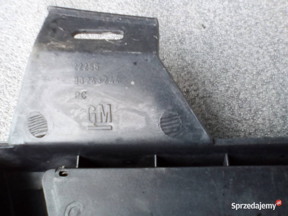 Opel Omega A oryginalna atrapa Bukownica