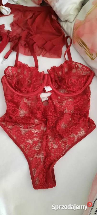 seksowny koronkowy komplet wiśniowy kabaretki mazowieckie