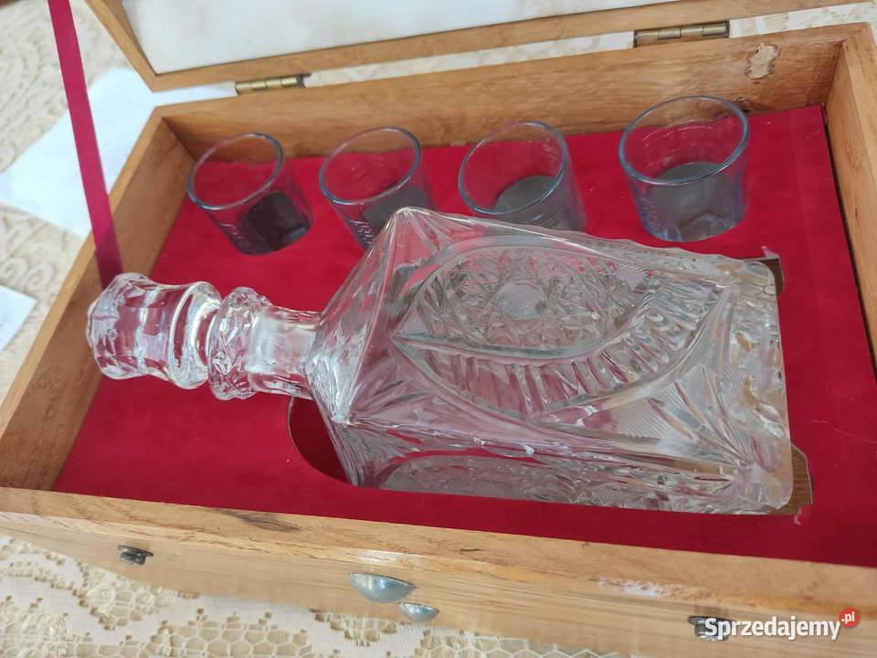 drewniany kuferek plus karafka Gorzów Wielkopolski