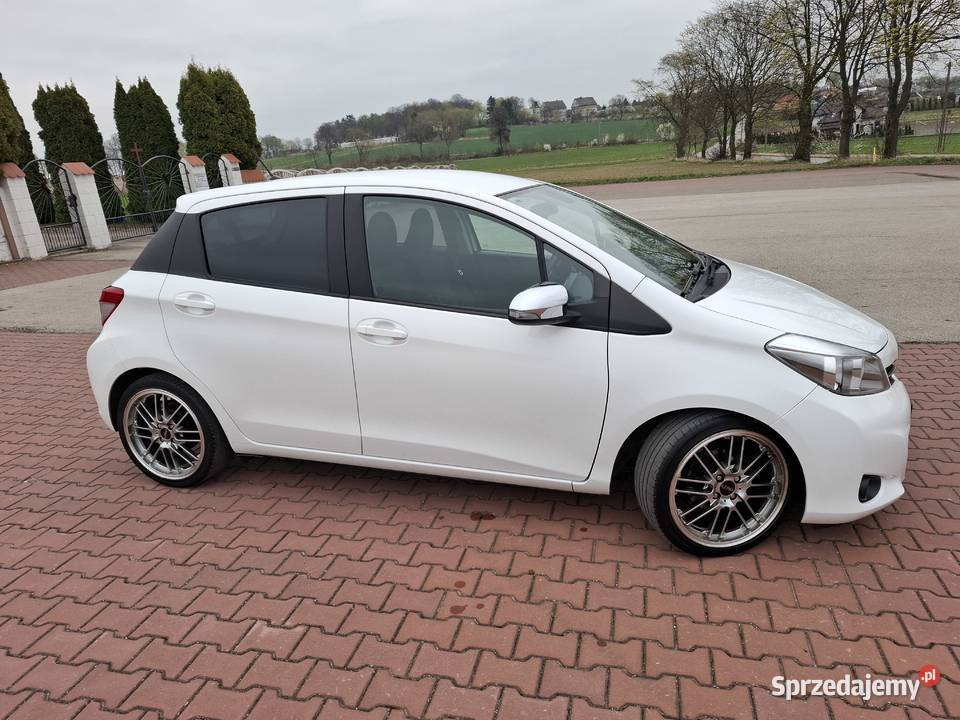 Toyota Yaris 133 VVTi 99SerwisSuper Stan Pawłów sprzedam