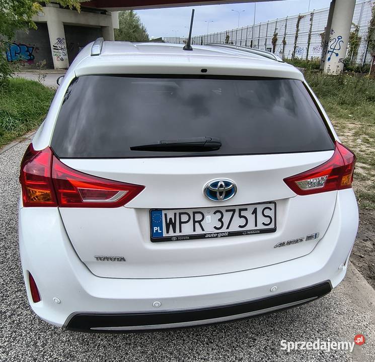 Toyota Auris Touring Sports Hybrid 18 136 2015 Raszyn