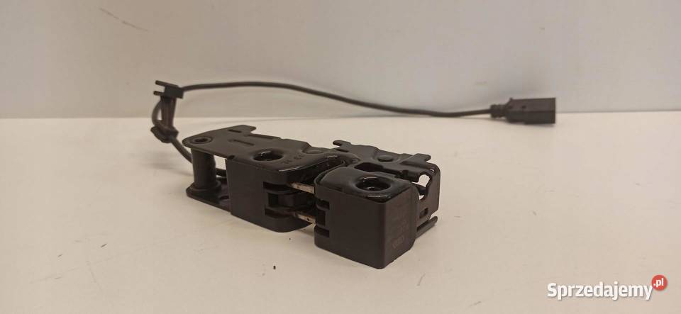AUDI A4 B8 A5 8T ZAMEK MASKI 8K0823509D osobowe