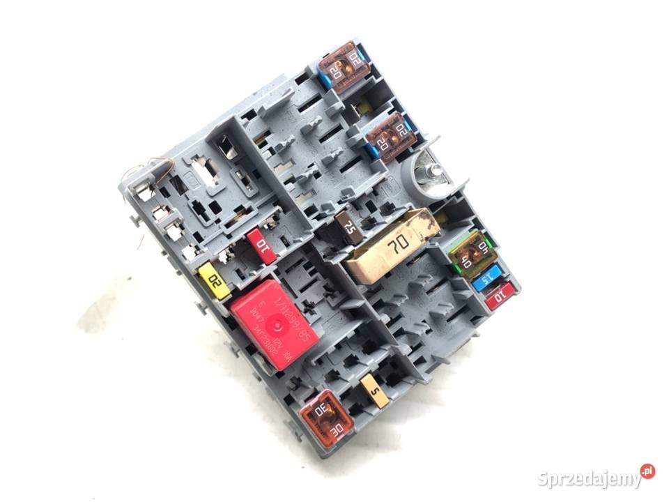 SKRZYNKA BEZPIECZNIKÓW ALFA GIULIA Hatchback 20 sprzedam