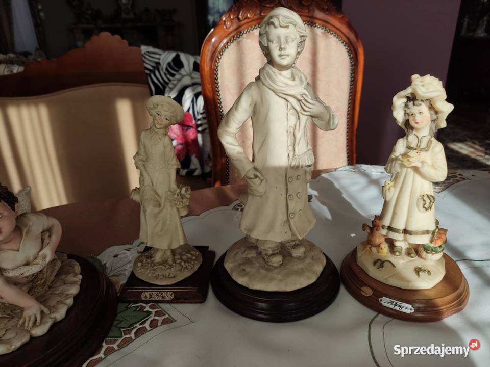 figurka figurki na drewnianej podstawie Figurki i rzeźby Gorzów Wielkopolski