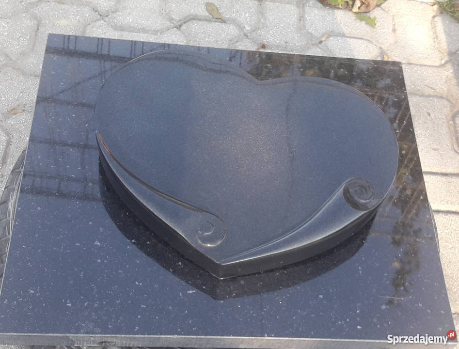 Serce z granitu szwed nagrobek urna Strzegom