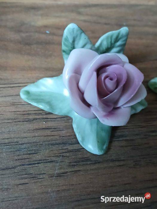 Zestaw 2 porcelanowych figurek różyczek Porcelana i szkło małopolskie Kraków