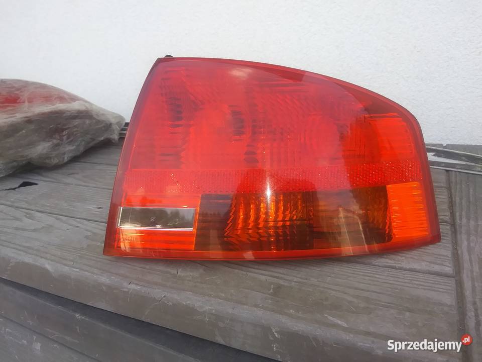 Lampa tył prawa A4 b7 sedan Lampy tylne