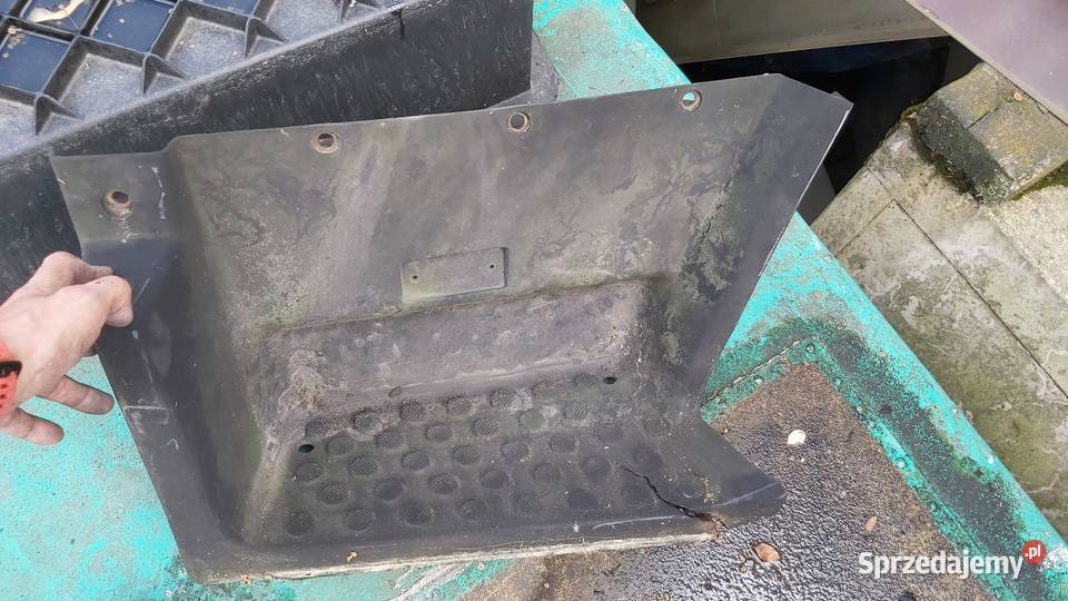 Mercedes ciężarowy nadkola różne i stopnie stare