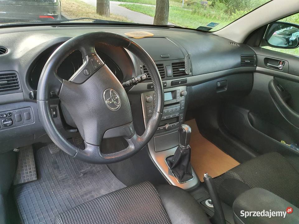 Avensis 2007r benzyna Warszawa