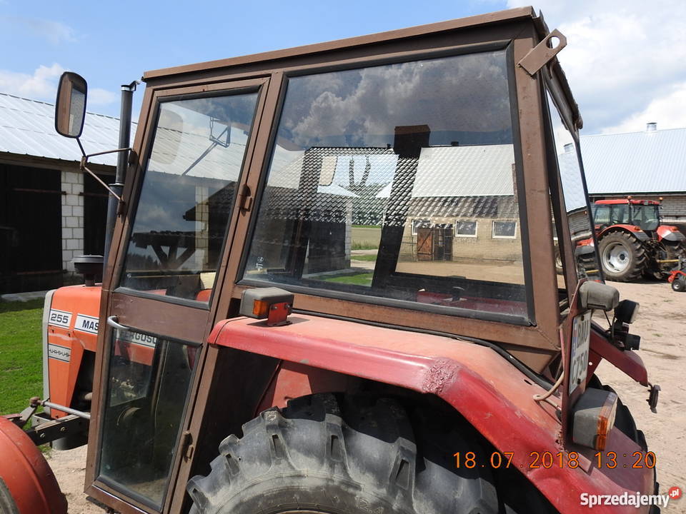 Kabina MF255 Kunicha