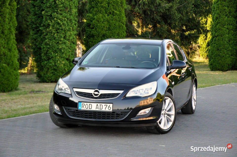 Opel Astra 16T180SkóryGrzane Fotele2xParktronikI czujnik zmierzchu