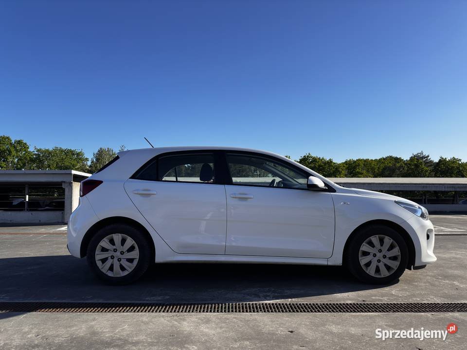 Sprzedam prywatnie Kia Rio IV gen salon