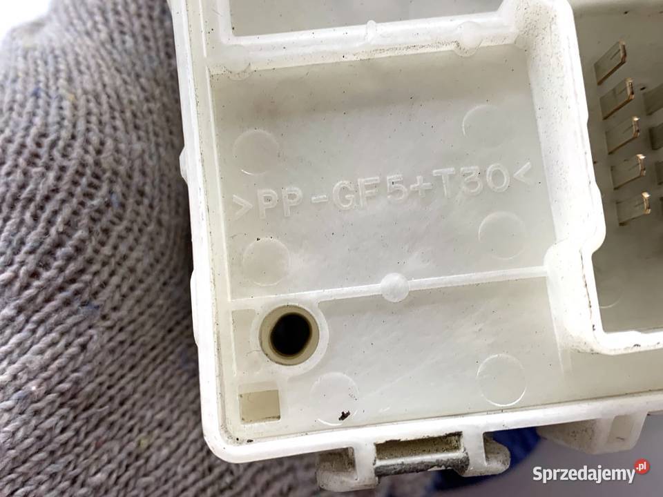 SKRZYNKA BEZPIECZNIKÓW TOYOTA RAV 4 II SUV 0005 podkarpackie