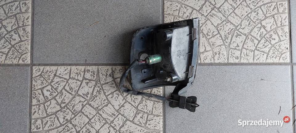 Mazda 323 1983 kierunkowskaz pozycja prawa prawy sprzedam
