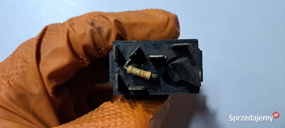 Włącznik świateł awaryjnych 161953235A VW Golf I osobowe Luzino sprzedam