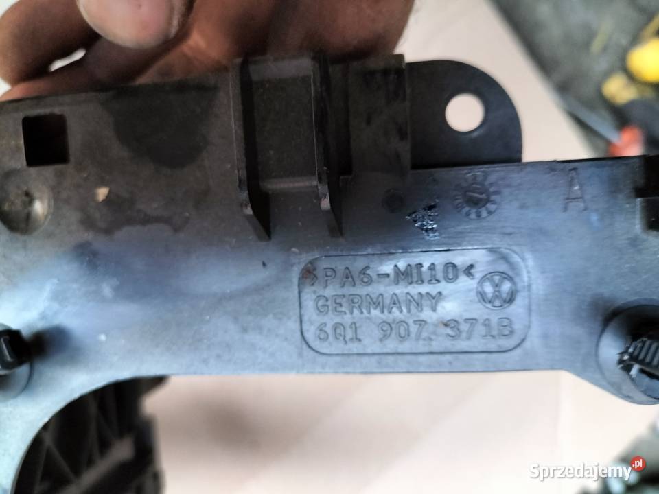 VW POLO MK4 9N 12 UCHWYT SKRZYNKA PRZEKAŹNIKÓW lubelskie Kamień-Kolonia