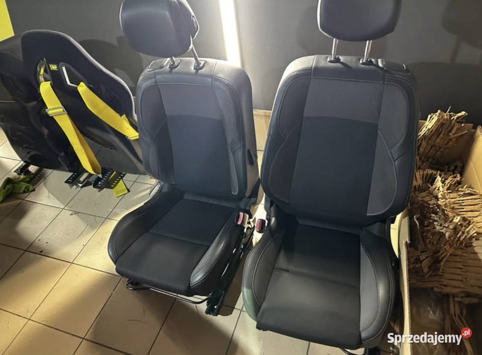 Fotele Renault Megane iii półskory nowe osobowe