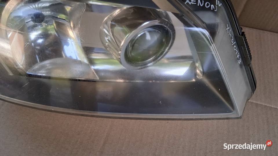 ESCAPE IV LAMPA PRZÓD PRAWA XENON SOCZEWKA EU Zbierkowo