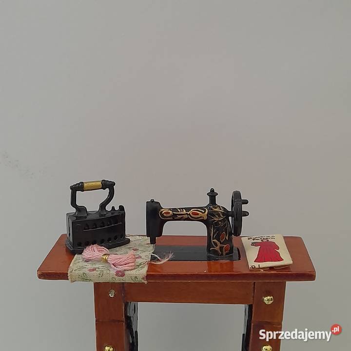 Miniaturowa maszyna do szycia żelazko