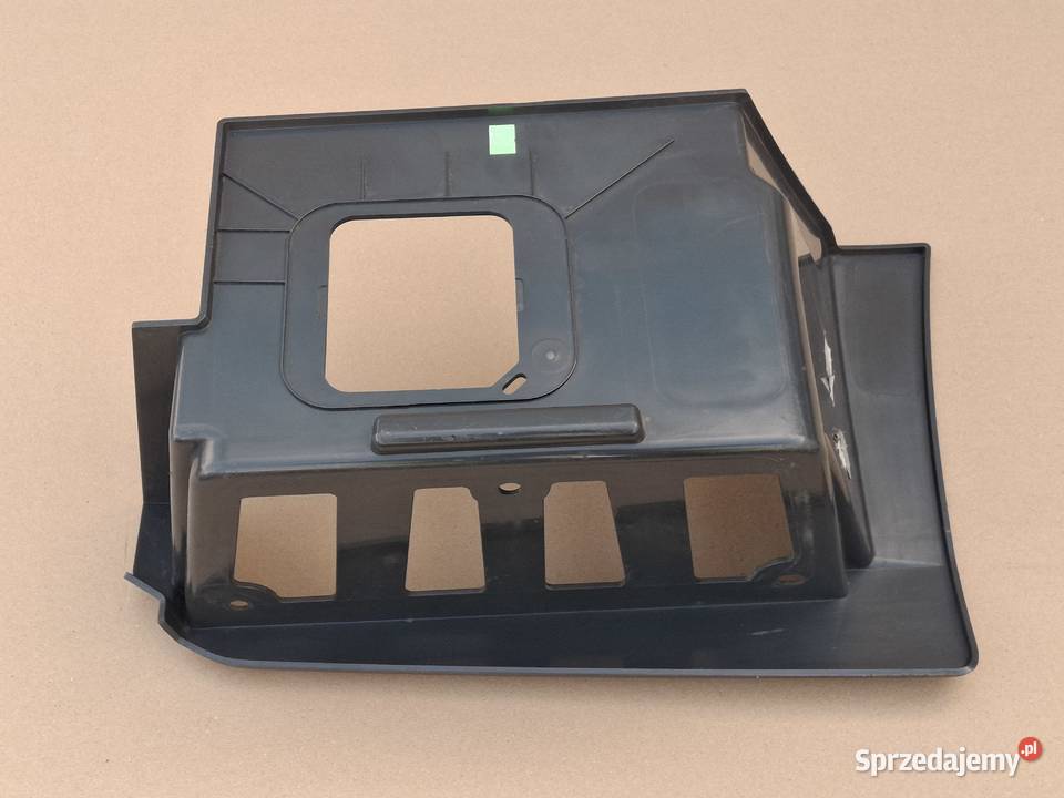 MAN TGL TG3 STOPIEŃ PRAWY DOLNY OBUDOWA WNĘKA Bieleń