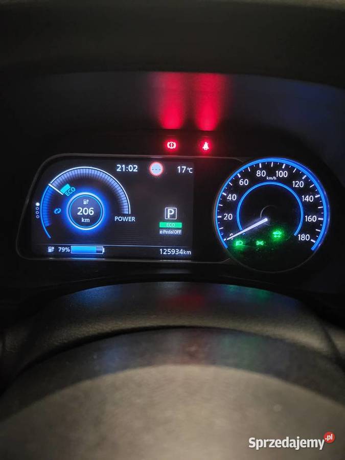 Nissan Leaf II z nową baterią z przebiegiem 31 komputer pokładowy