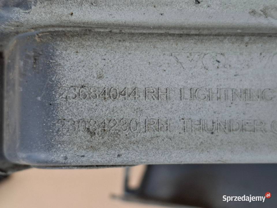 VOLVO FH5 STOPIEŃ DOLNY PRAWY TREP OBUDOWA