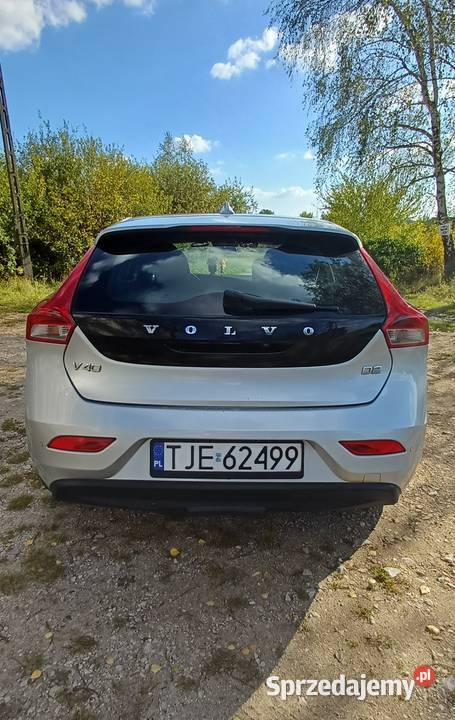 Volvo v40 oryginał lakier hak 2 komplety kół Rok produkcji 2013