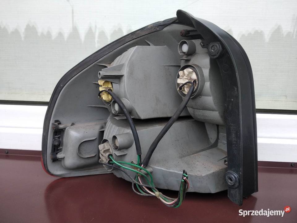 Hyundai Santa Fe I 1 lampa tył tylna prawa Sieradz