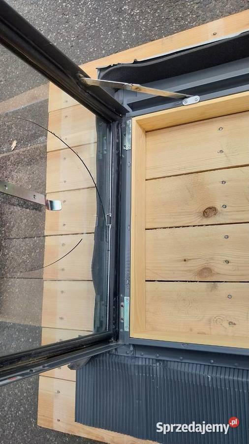 Wyłaz dachowy VELUX VLT 025 1000 45x55 Żory