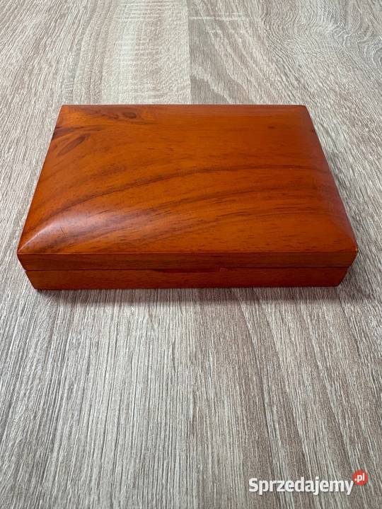 Drewniane pudełko prezentacyjne eleganckie łódzkie